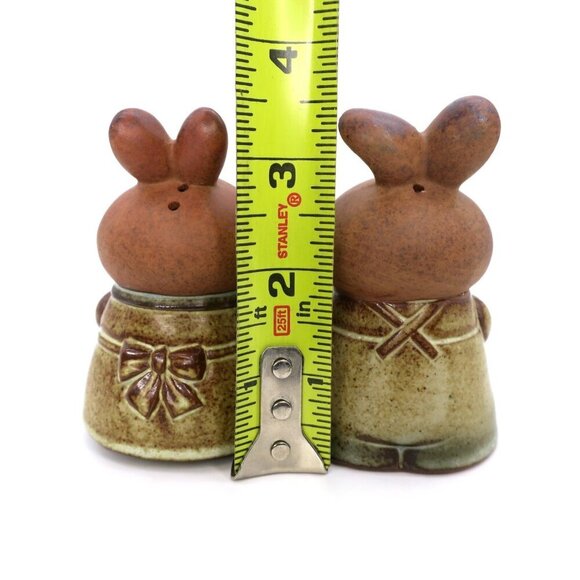 Vintage UCTCI Stoneware Ceramic Cottage Bunny Rabbit Salt & Pepper Shaker Set - Picture 4 of 4